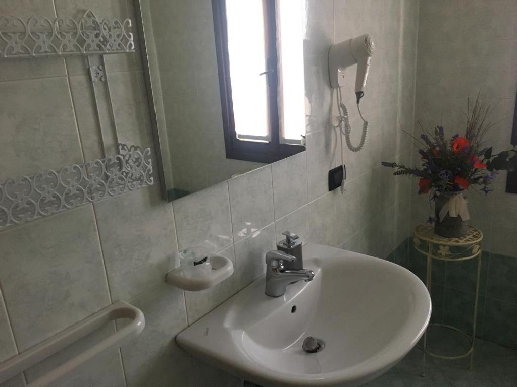 Ca Vittoria Bed and Breakfast Busco Εξωτερικό φωτογραφία